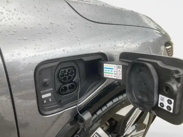 Renault Megane e-tech electric ev60 220ch iconic super charge -b — photo 10
