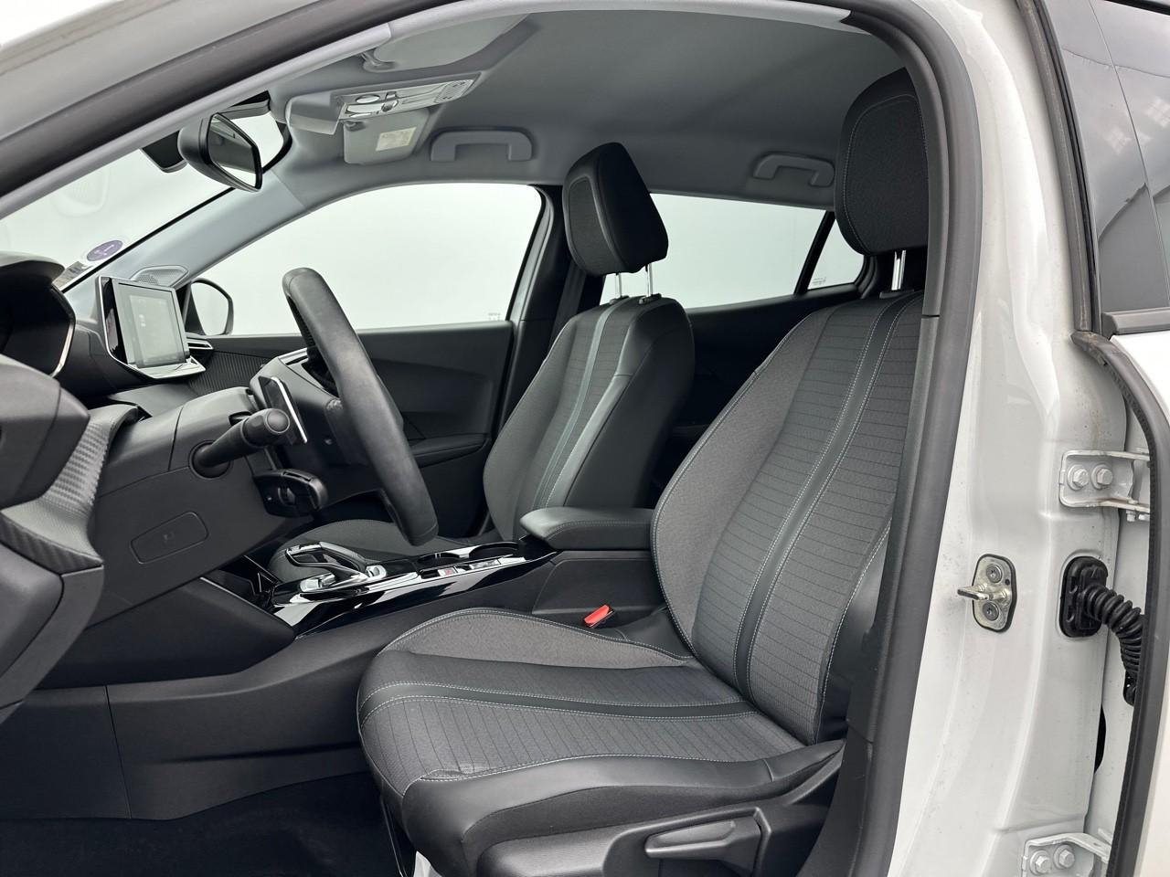 Peugeot 2008 puretech 130 s&s eat8 allure — photo 9