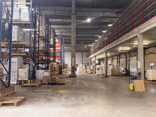 Entrepôt 6081 m²