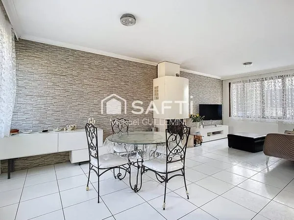 Maison 7 pièces 196 m²