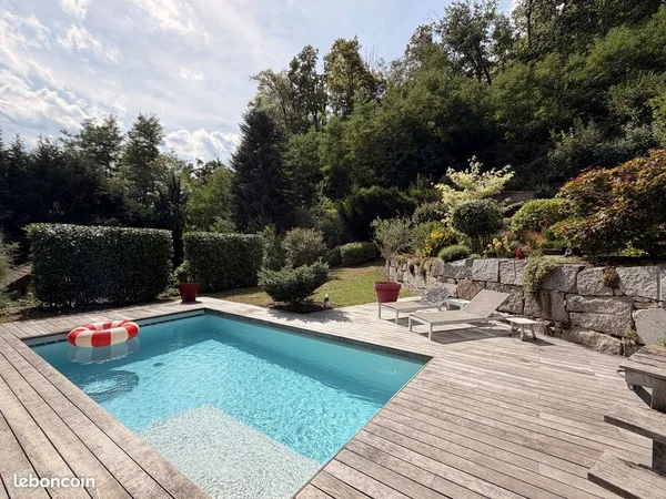 Propriété 5 pièces 181 m²