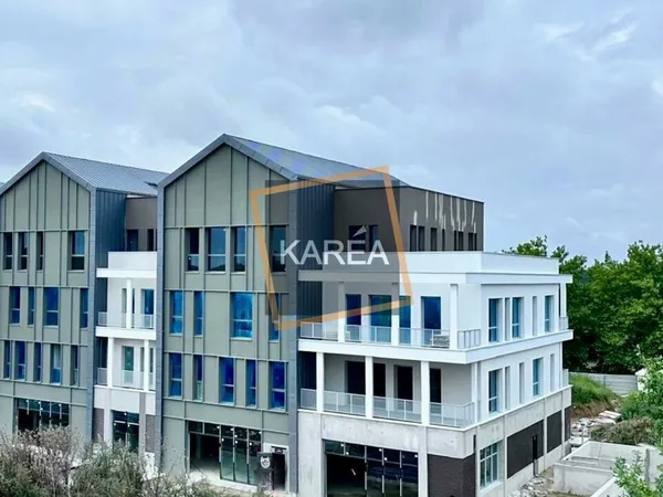 Local commercial 248 m²