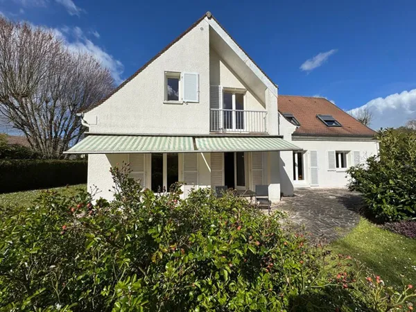 Maison/Villa 8 pièces 227 m²