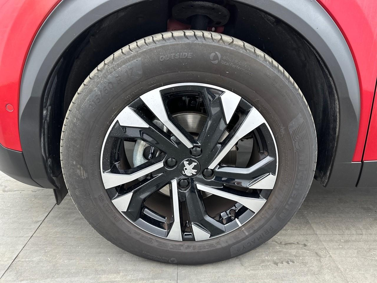 Peugeot 2008 puretech 130 s&s eat8 gt line — photo 14