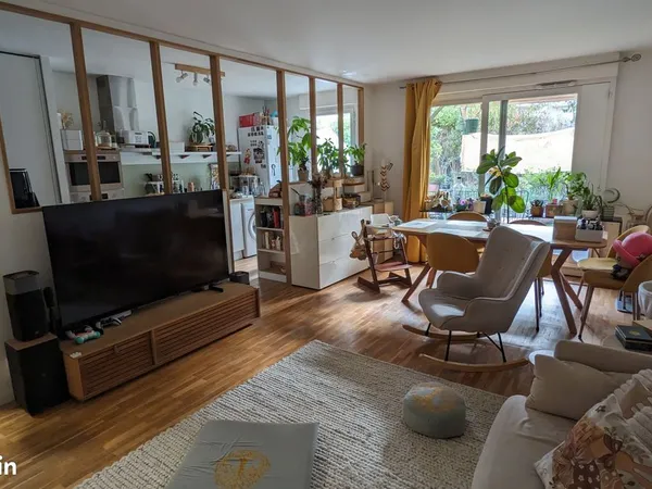 Appartement de 74m2 en rez-de-jardin - 150m2 jardins privatifs - square Ronsard