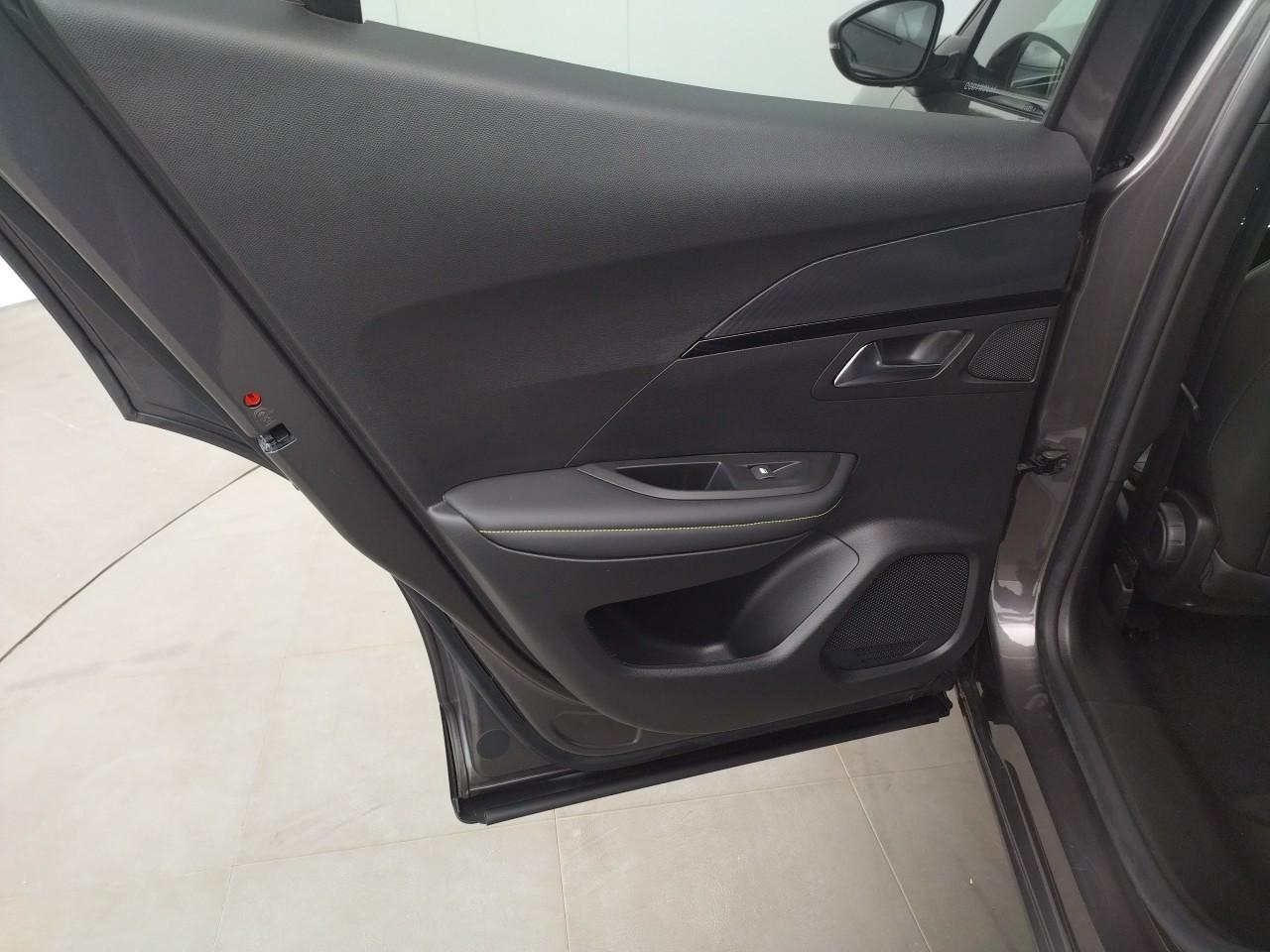 Peugeot 2008 puretech 130 s&s eat8 gt — photo 24