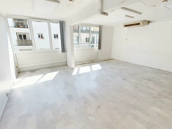 Bureau 300 m²