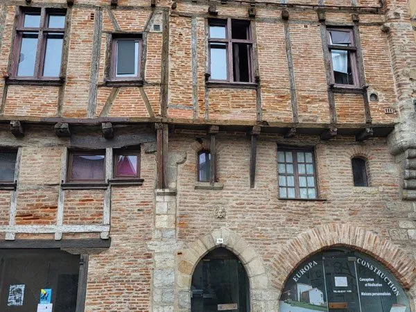 Location meublée appartement très centre historique de Cahors vue imprenable sur lot et cathédrale b