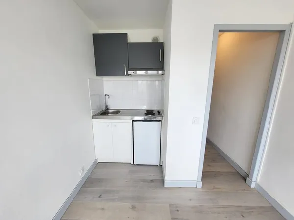 studio 17 m2- Lycée Brugière-stationnement