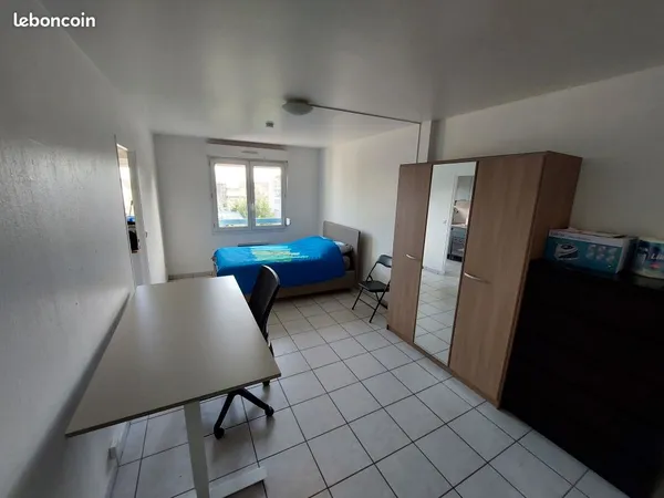 Appartement meublé à louer type F1/T1 28m² proche tramway T4 (Grand Studio avec cuisine séparée)