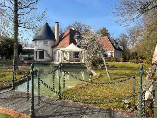 AUX PORTES DE TOURS - Propriété sur 3,4 hectares