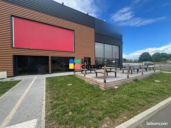 Local commercial 300 m²