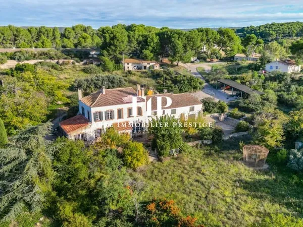 Exploitation agricole- Mas et dépendances proche d'Aix en Provence