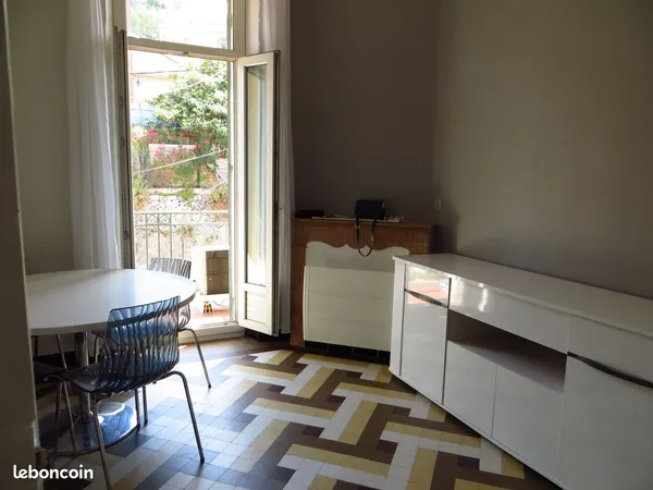 Joli T2 rénové dans petit immeuble Toulon Ouest