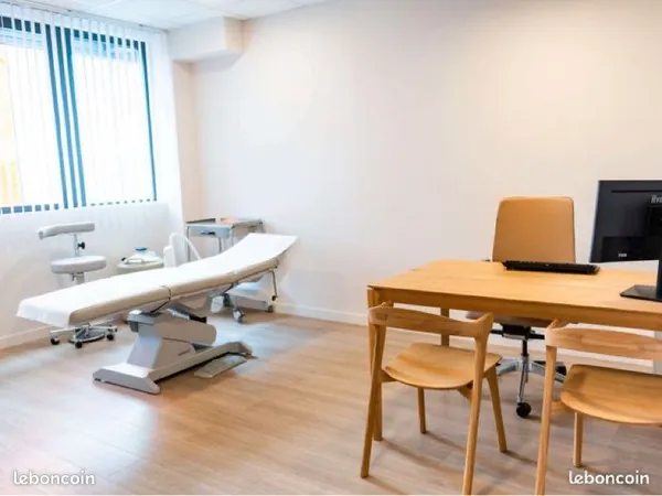Bureau et espace de travail Location Sainte-Geneviève-des-Bois  17m² 450€