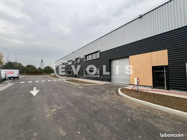 Local d'activité 261 m²