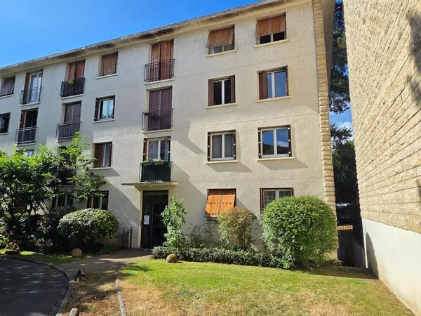 VILLE-D'AVRAY  Rue de Versailles Etangs de Corot