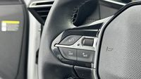 Peugeot 2008 1.2 PureTech 130ch S&S Allure — photo 16