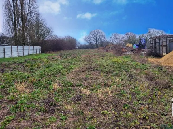Terrain 2403 m²