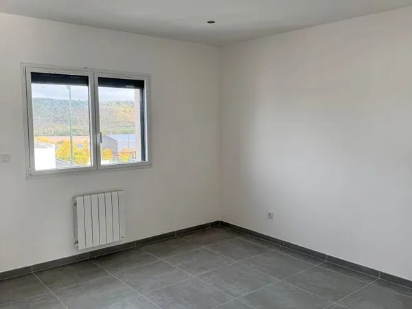 🏢 LOCAL COMMERCIAL À LOUER - 77 m²