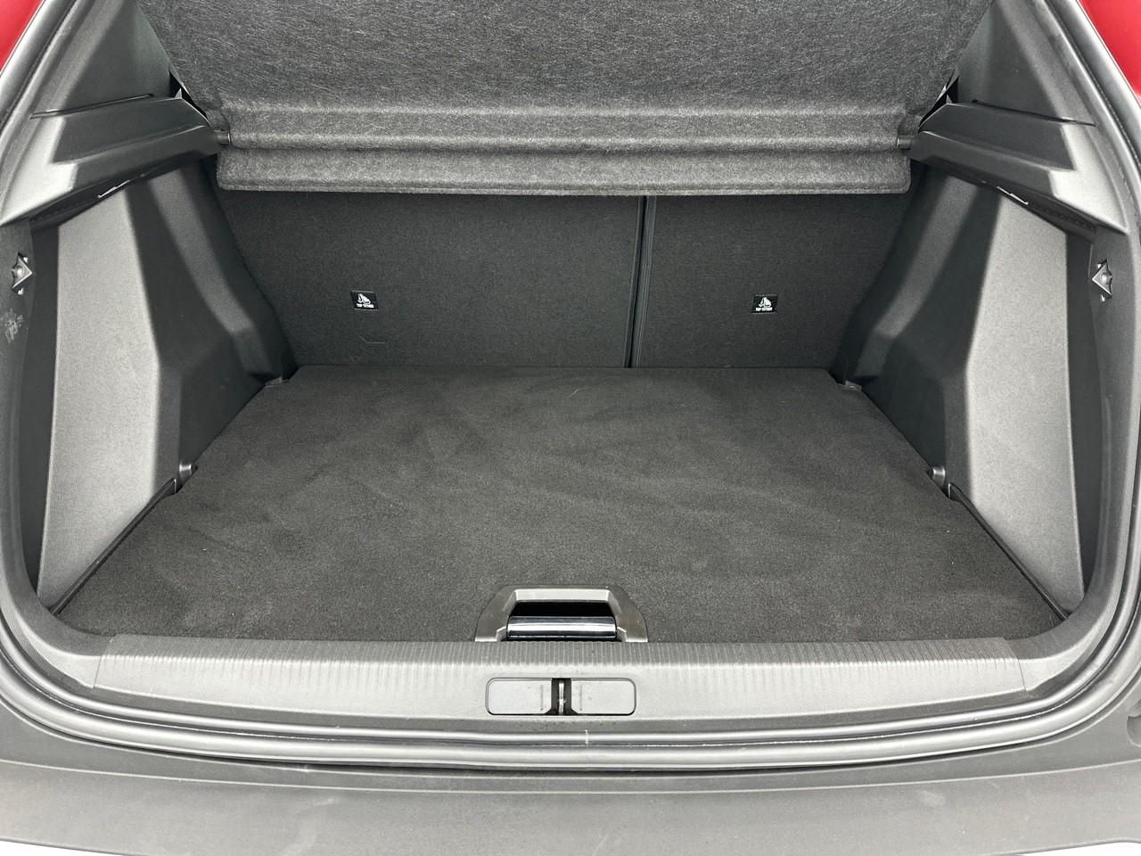 Peugeot 2008 puretech 130 s&s eat8 gt pack — photo 6