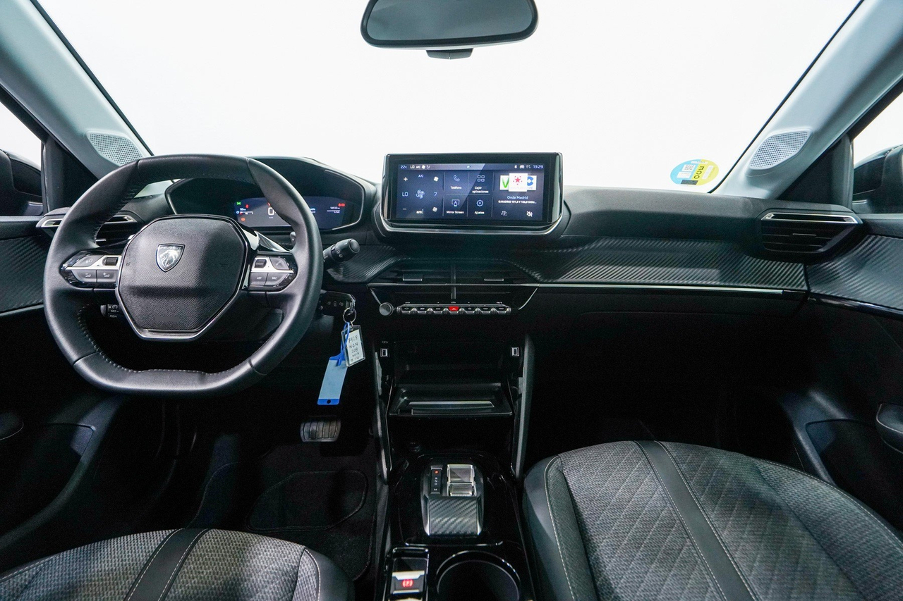 Peugeot 208 — photo 12