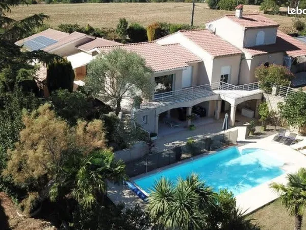 Belle Villa d'architecte de 220 m2 - Piscine, vue panoramique Pyrénées et revenus solaires
