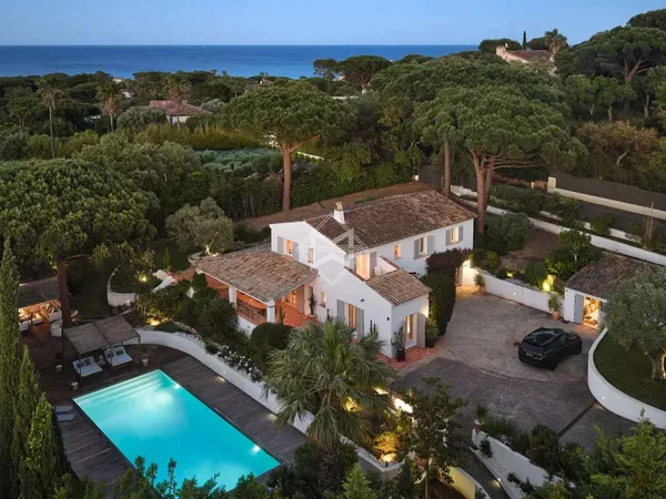 Maison 7 pièces 320 m²