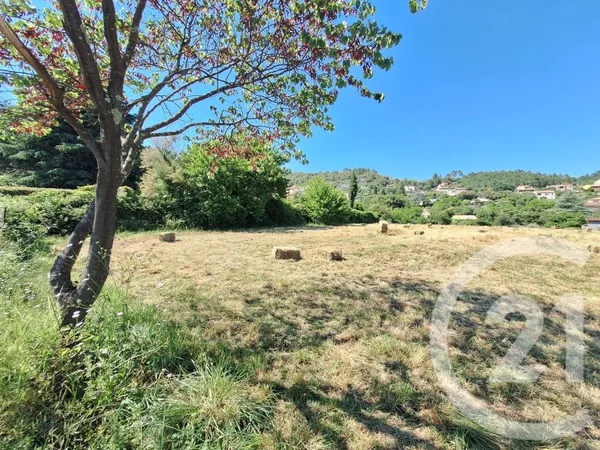 Terrain 666 m²
