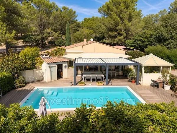 Maison 9 pièces 225 m²