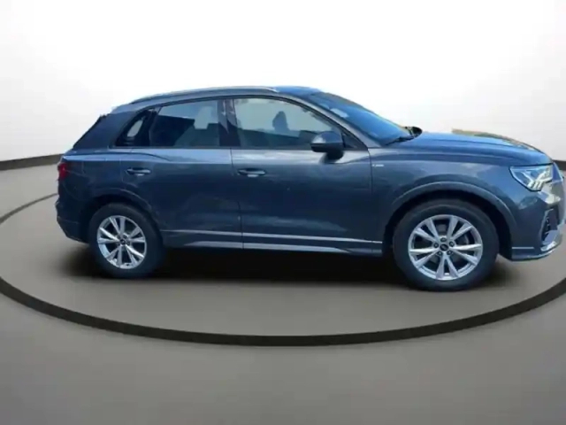 Audi Q3 35 tfsi 150ch s line s tronic 7 — photo 8