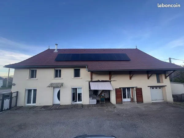 Ferme dauphinoise en pisé