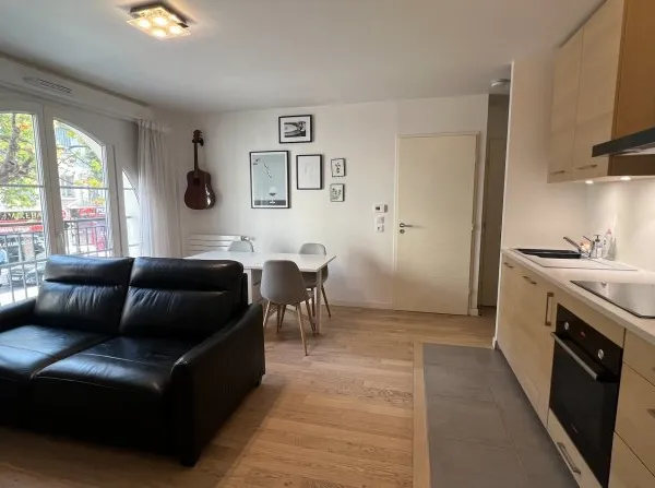 Superbe T2 meublé de 40m² - Récent (2019) avec parking, cave et ascenseur - Proche La Défense / Pari