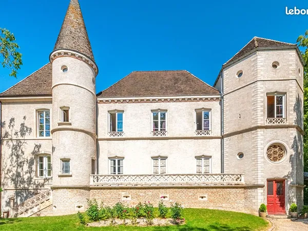 Château 22 pièces 700 m²