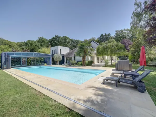 Les Alluets-le-Roi — Maison contemporaine en lisière de forêt · 10 pièces · DPE C