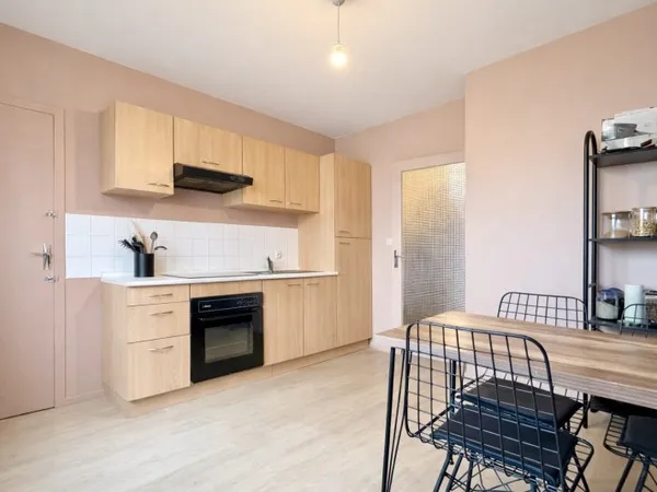Appartement T1 bis de 40 m²  Cave et place de parking  Fa