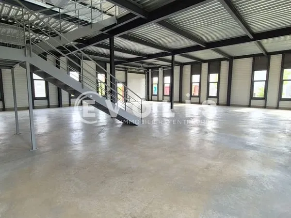 Locaux d'activité - A LOUER - 952 m² divisibles à partir de 476 m²