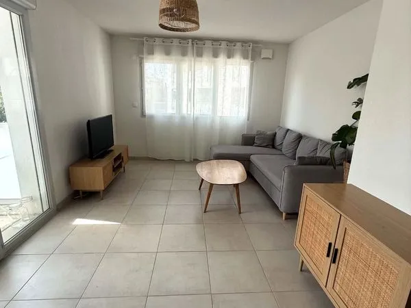 Appartement T2 MEUBLÉ MODERNE - 46 m² - BALCON - PARKING COUVERT