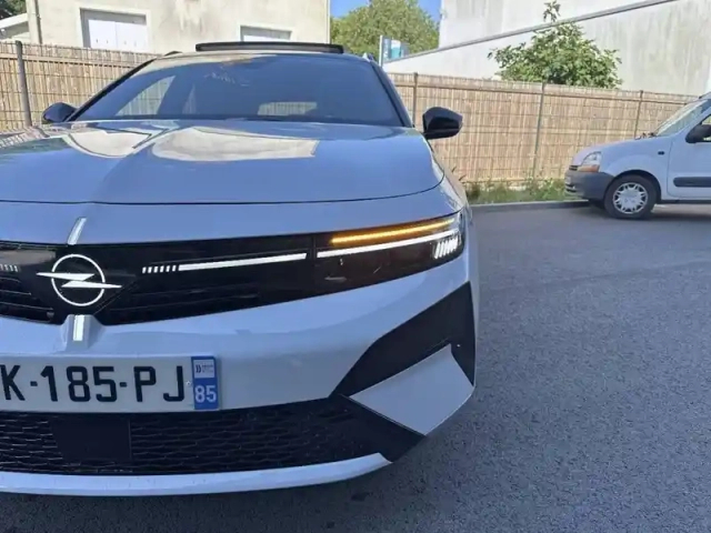 Opel Astra sports tourer 1.2 turbo hybride 145 ch automatique — photo 16