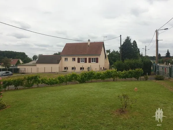 Terrain constructible 568 m² à Monnaie