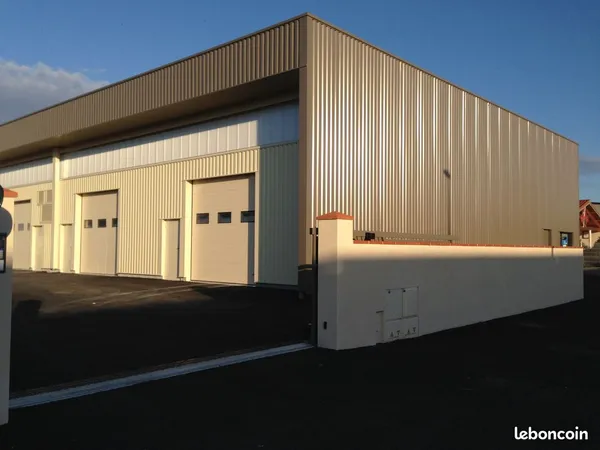 LOCAL D'ACTIVITÉ / ENTREPÔT 200 m² - MERVILLE 31330 - MEZZANINE - PORTE SECTIONNELLE