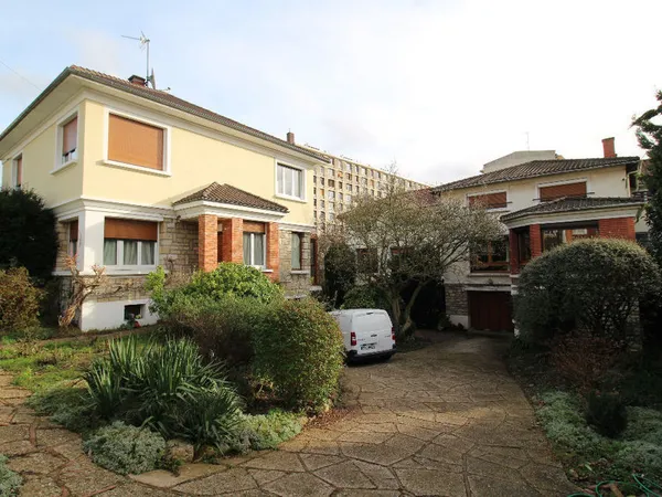 Maison 6 pièces 674 m²
