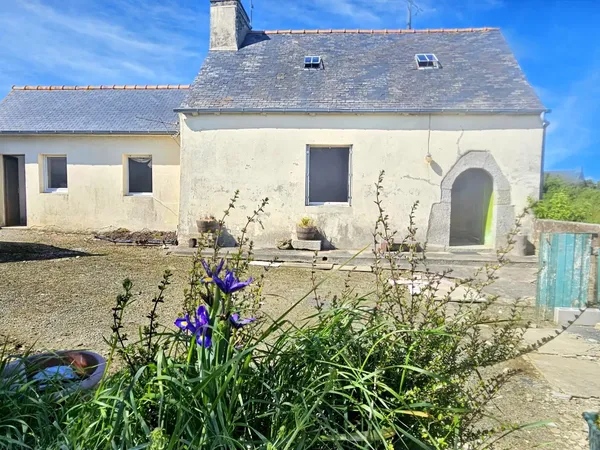 EXCLUSIVITÉ - CHARMANTE MAISON À RÉNOVER À PRAT - 2 CHAMBRES