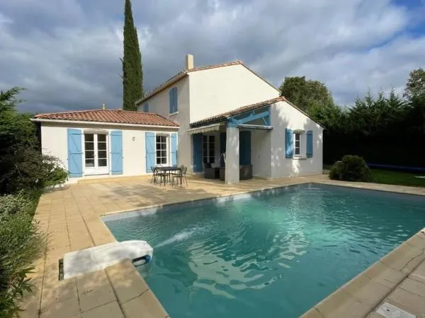 Superbe maison d'architecte avec jardin arboré et piscine