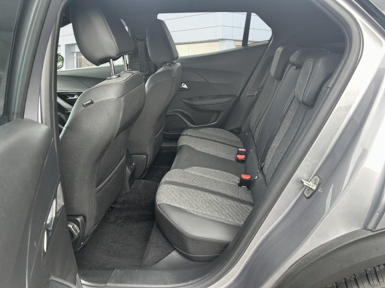 Peugeot 2008 1.2 puretech 130ch s&s allure eat8 — photo 10