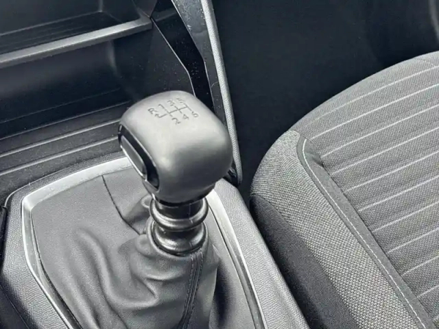 Peugeot 208 puretech 100 s&amp;s bvm6 style — photo 24