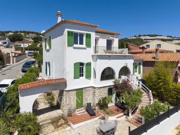 Maison typique bandolaise avec deux appartements indépendants, v