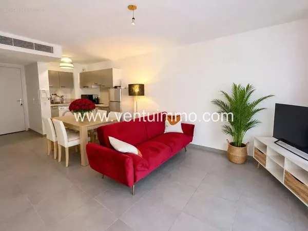 Cannes - à 5 mn de la rue d'antibes & des plages- beau 2 pièces avec terrasse