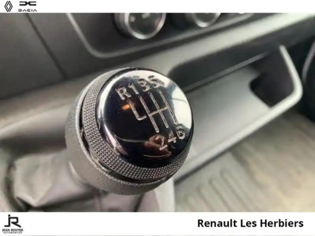Renault Master plancb f3500 l3h1 2.3 blue dci 145ch confort gd volume — photo 6