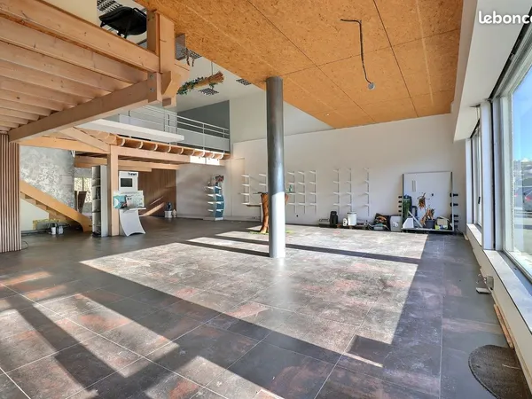Local commercial - 257m² - forte visibilité - Challes-Les-Eaux